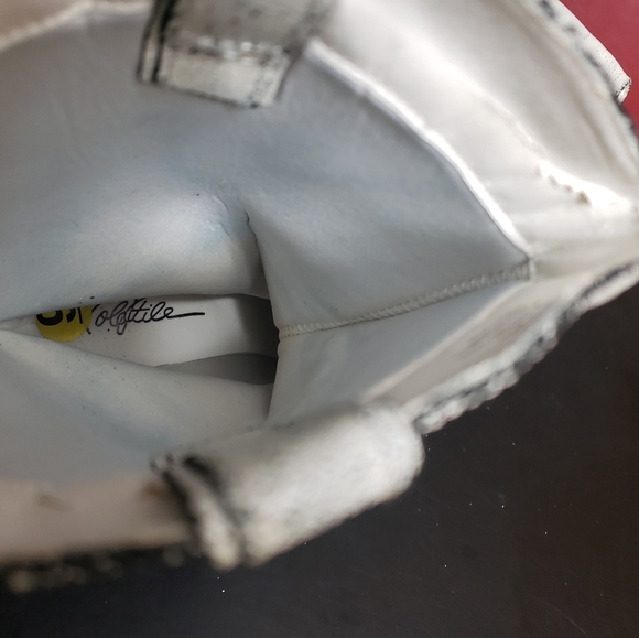 Volatile Leather Distressed boots - Picture 5 of 10